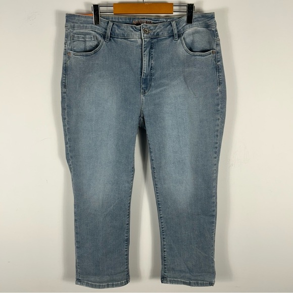 💕 NWT Santana MID RISE CAPRI Women's Blue Jeans 16 - Picture 1 of 9